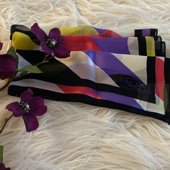 OSCAR de la RENTA 100% silk scarf - Picture 3 of 11